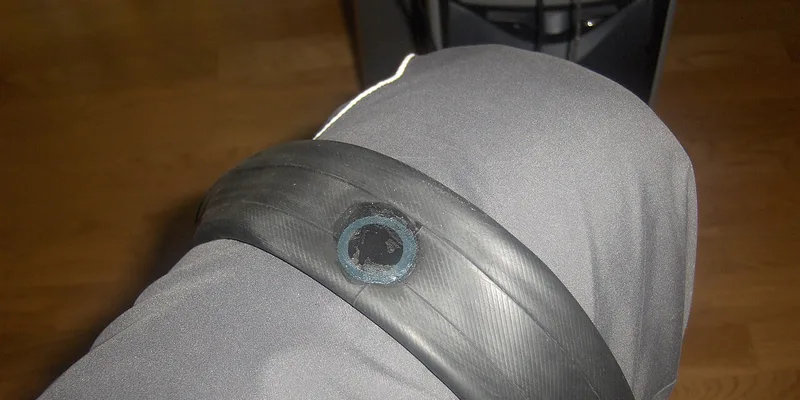 Lappad cykelslang med punkteringslapp
