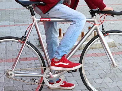 Avslappnad cykling på stadsgata
