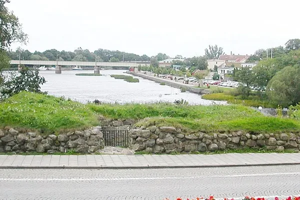 Vy över Falkenbergs gamla stad på sträckan genom Halland